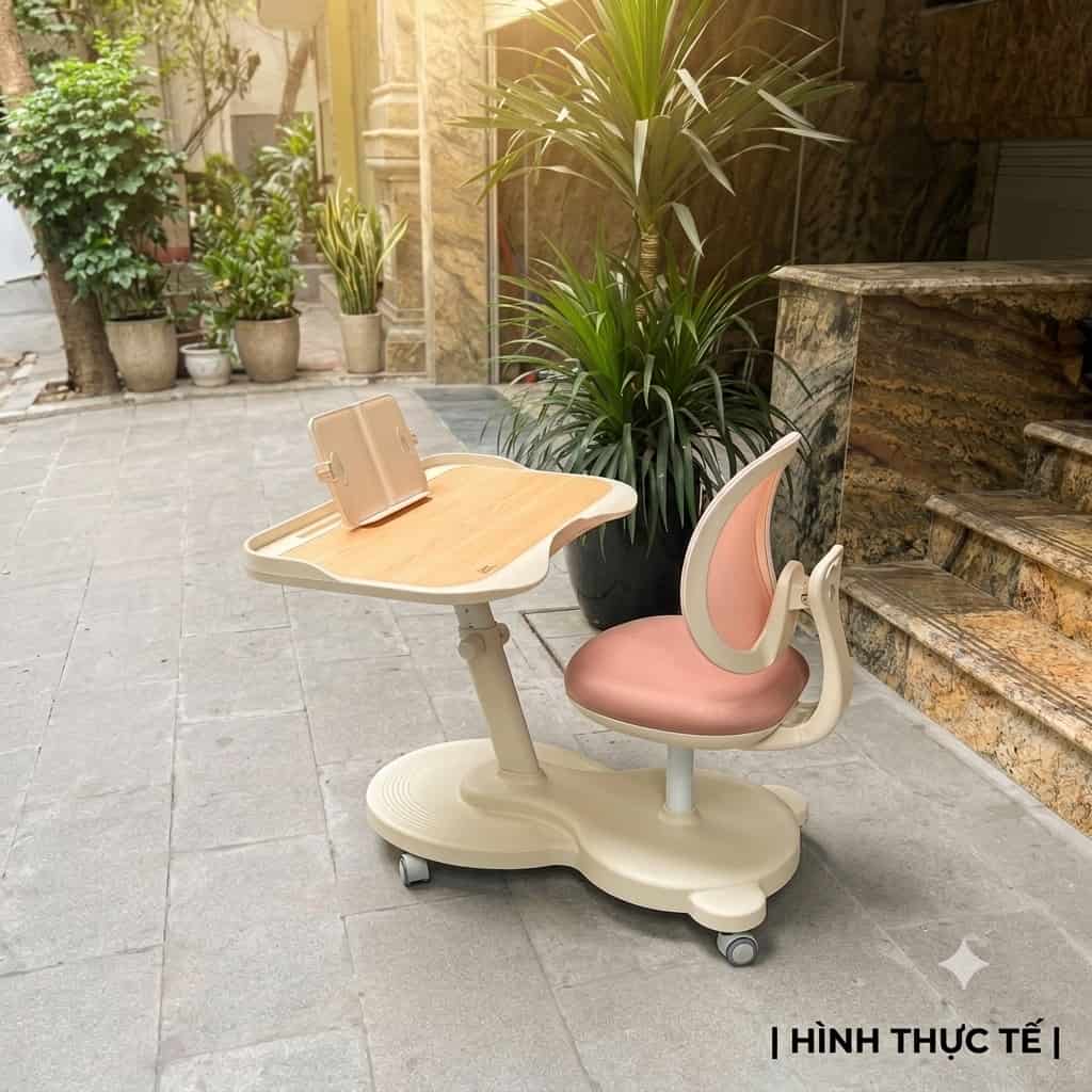 Kích thước chi tiết bộ bàn học liền ghế chống gù T74 phù hợp với nhiều độ tuổi của bé.