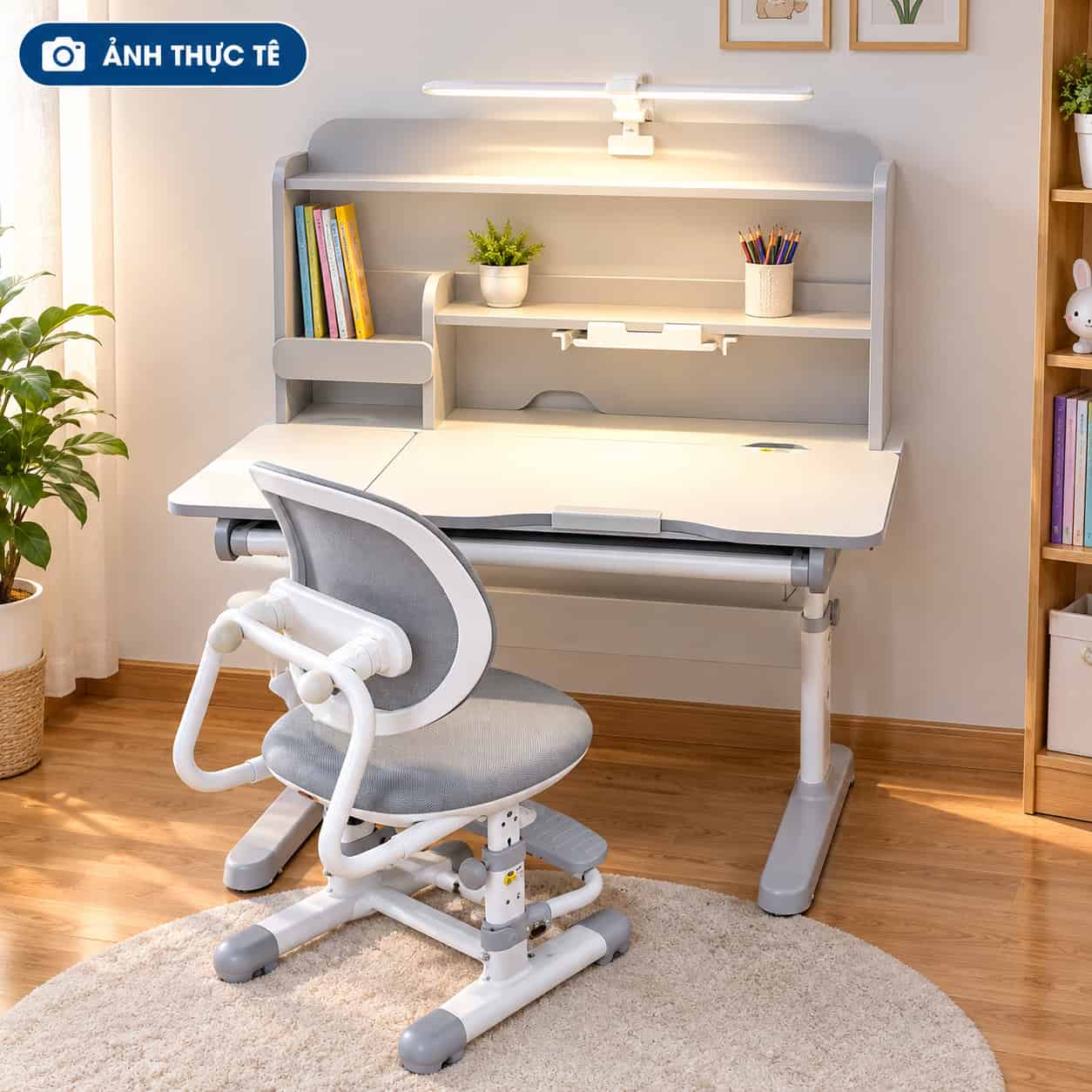 Hình ảnh thực tế bộ bàn ghế học sinh chống gù ZX02 màu xám
